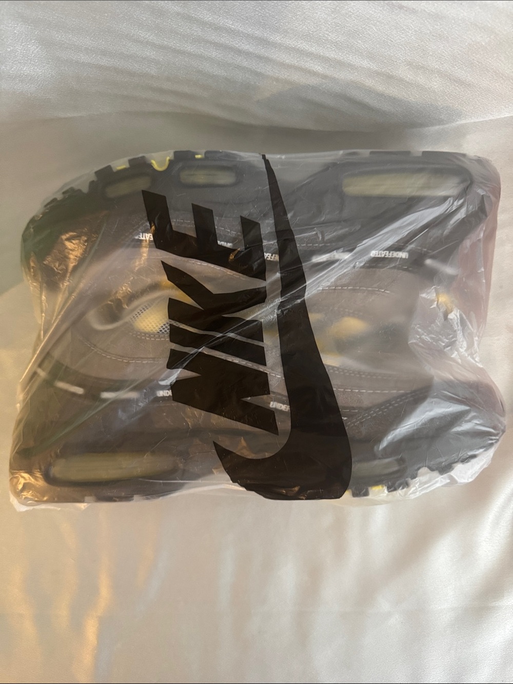 New!🔥Rare’ Undefeated x Nike Air Max 95 'Opti Yellow' showcases vibrant yellow!🔥 - Picture 12 of 12